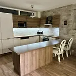 S Garazi A Balkonem Appartement *