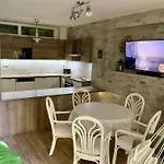 S Garazi A Balkonem Appartement