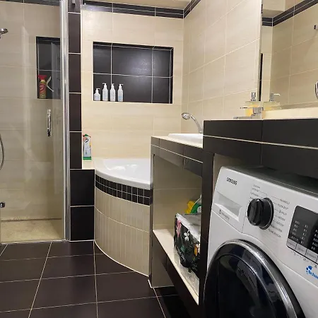 S Garáží A Balkónem *