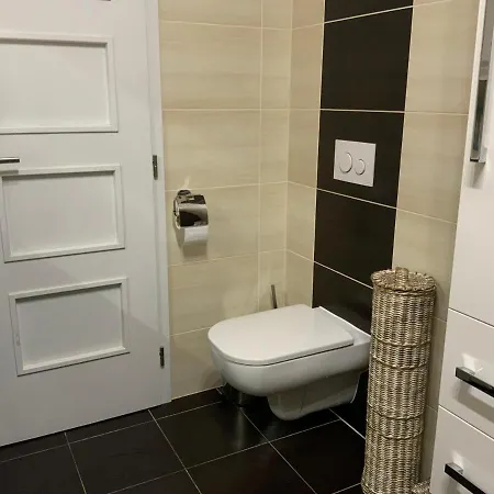 S Garáží A Balkónem Apartamento *