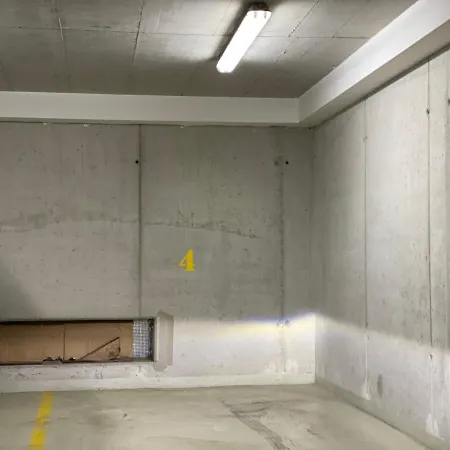 S Garazi A Balkonem Plzen