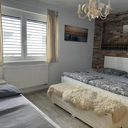 Apartment S Garazi A Balkonem Plzen