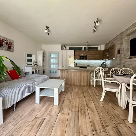 S Garazi A Balkonem Appartement *