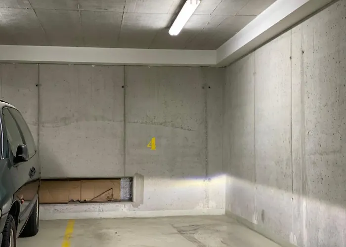 S Garazi A Balkonem Плзень