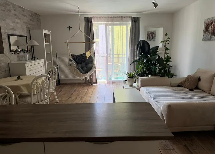 S Garazi A Balkonem Плзень