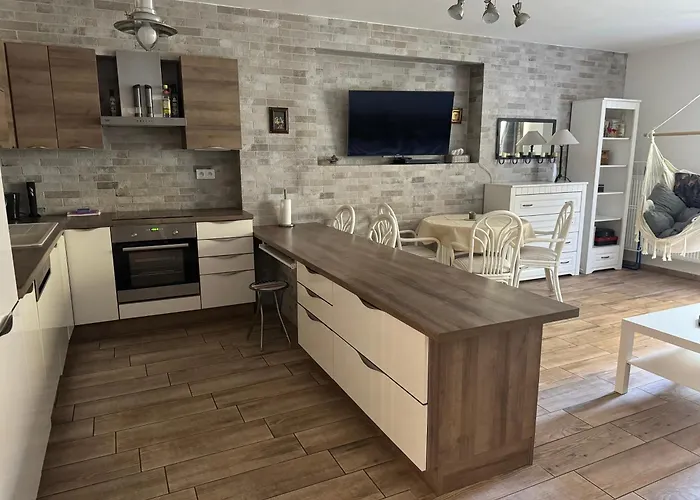 Апартаменти S Garazi A Balkonem *