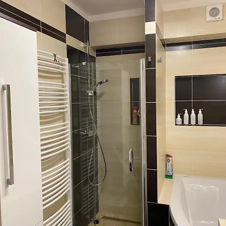 Appartement S Garazi A Balkonem